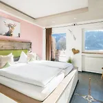 Zur Schoenen Aussicht Garni Guest house Garmisch-Partenkirchen