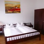 Zur Schoenen Aussicht Garni Guest house Garmisch-Partenkirchen