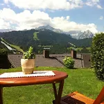 Zur Schoenen Aussicht Garni Guest house Garmisch-Partenkirchen