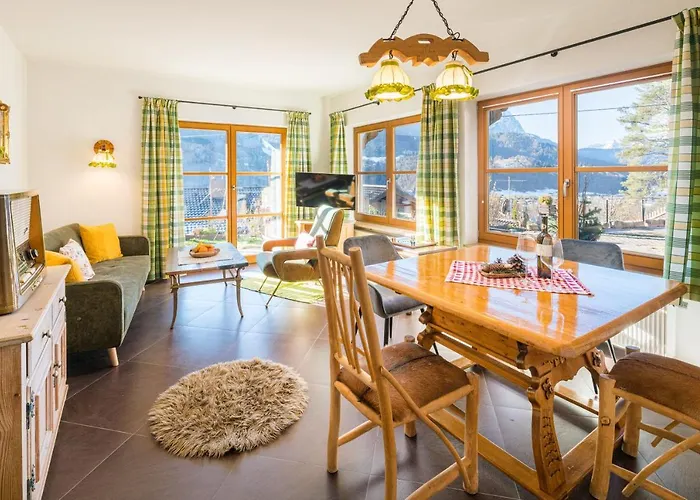 Zur Schoenen Aussicht Garni Guest house Garmisch-Partenkirchen