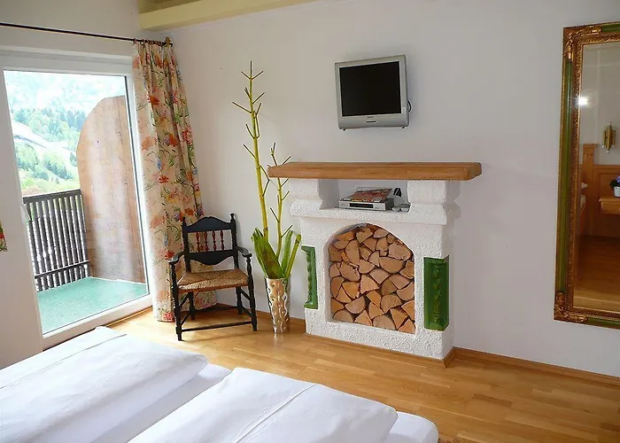 Zur Schoenen Aussicht Garni Guest house Garmisch-Partenkirchen