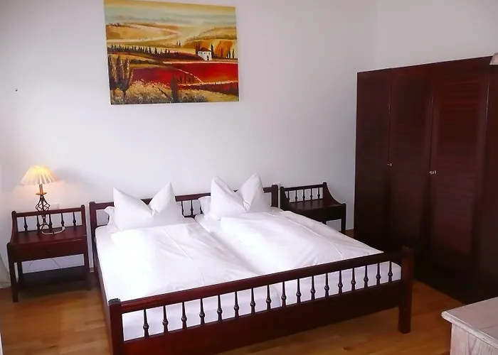 Zur Schoenen Aussicht Garni Guest house Garmisch-Partenkirchen