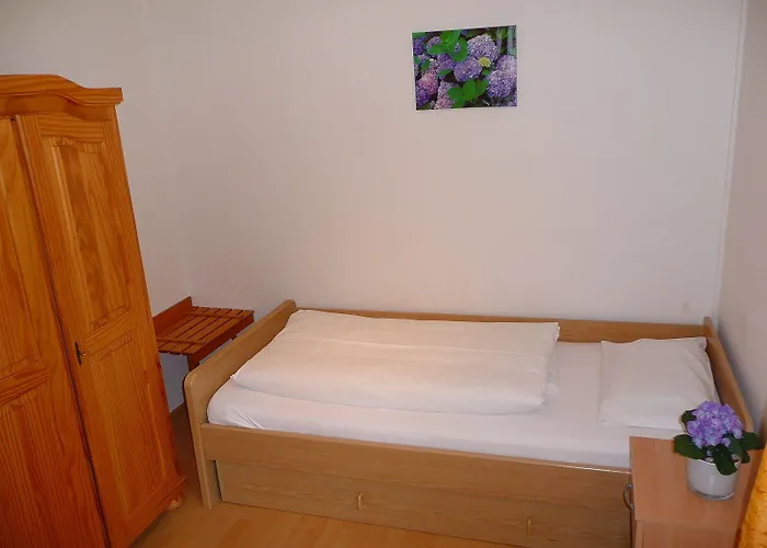 Zur Schoenen Aussicht Garni Guest house Garmisch-Partenkirchen