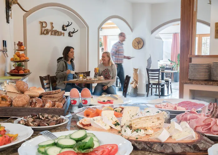 Zur Schoenen Aussicht Garni Guest house Garmisch-Partenkirchen