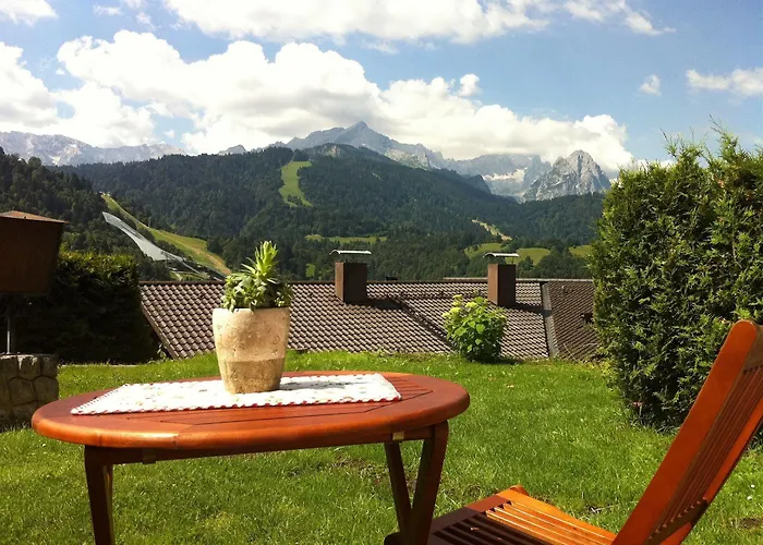 Zur Schoenen Aussicht Garni Guest house Garmisch-Partenkirchen