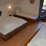 Zur Schoenen Aussicht Garni Pensión 3*