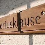 Zur Schoenen Aussicht Garni Pensión 3*