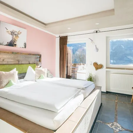 Zur Schoenen Aussicht Garni Guest house Garmisch-Partenkirchen