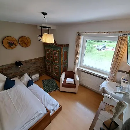Pensión Zur Schoenen Aussicht Garni 3*