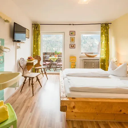 Zur Schoenen Aussicht Garni