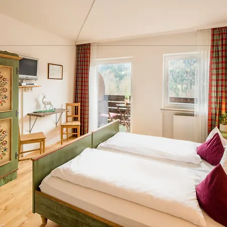 Zur Schoenen Aussicht Garni