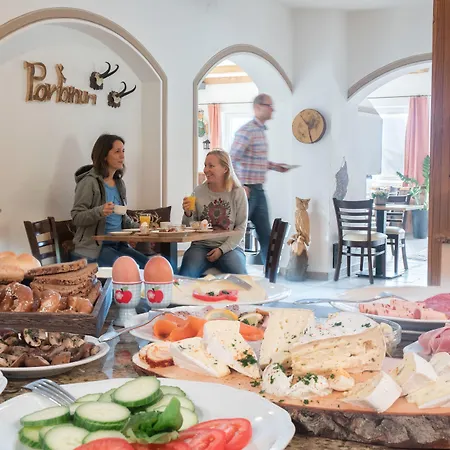 Zur Schoenen Aussicht Garni Guest house Garmisch-Partenkirchen