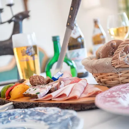 Guest house Zur Schoenen Aussicht Garni Garmisch-Partenkirchen