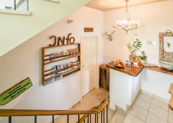 Zur Schoenen Aussicht Garni Гостьовий будинок